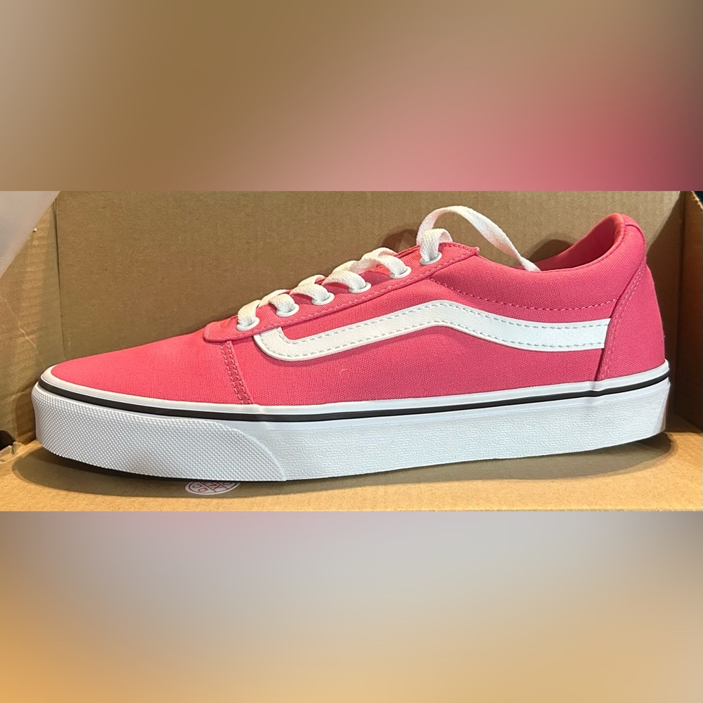 NWT VANS Women's Pink Canvas Sneakers Size 9.5 NEW!